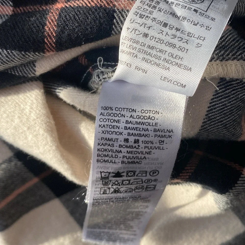 Levi’s Women’s Flannel Plaid  Shirt Size Large - Picture 8 of 8